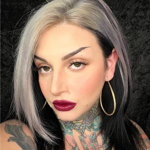 Meet your Posher, Valeria